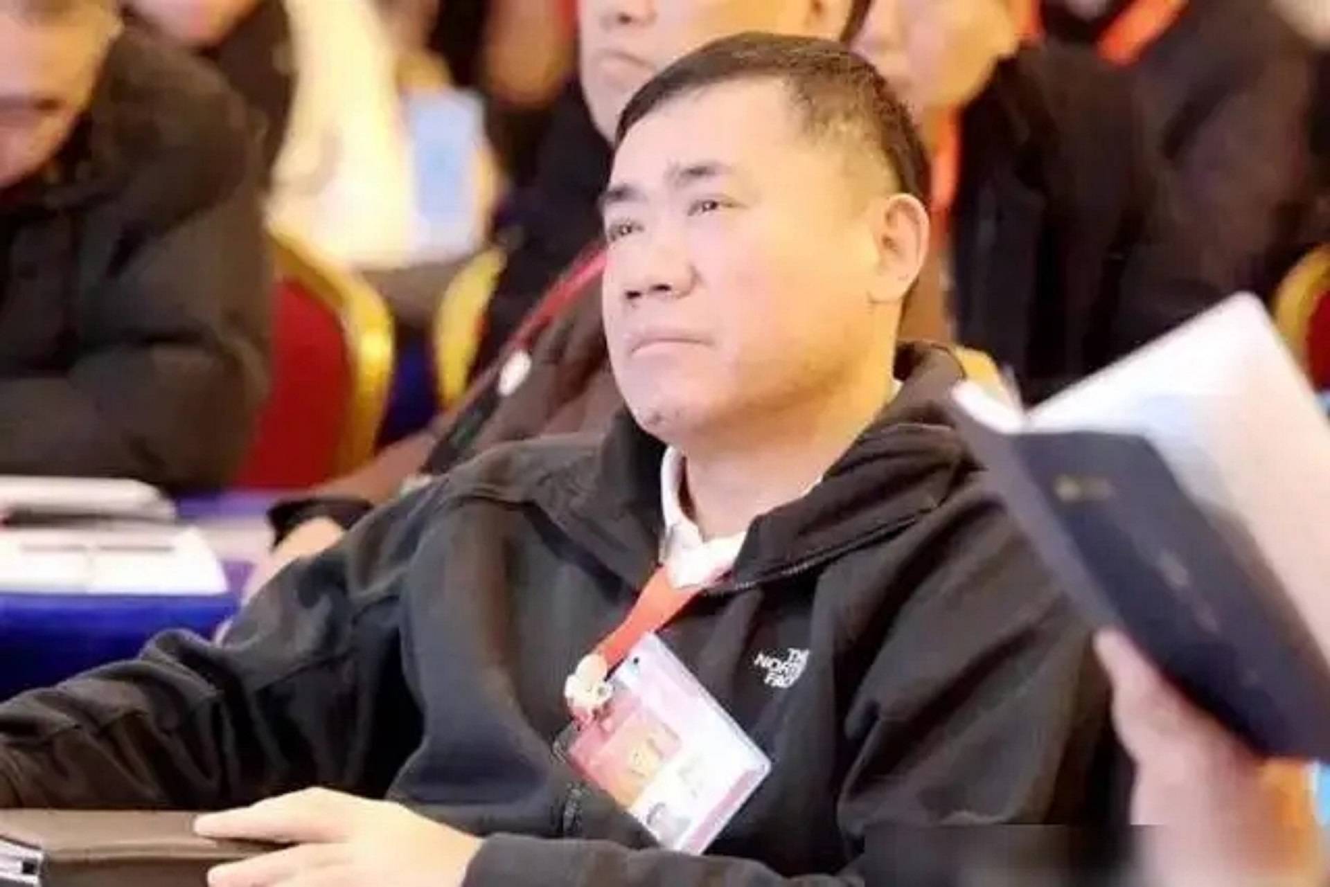 湖南岳陽(yáng)新首富 高中畢業(yè)打工，33歲一路狂奔，今實(shí)控100億帝國(guó)